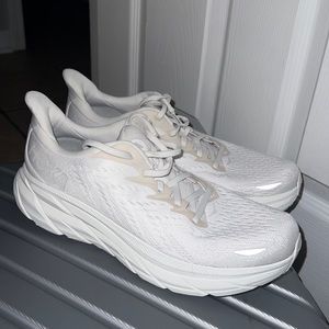 Hoka Clifton 8 Running Shoes LIKE NEW